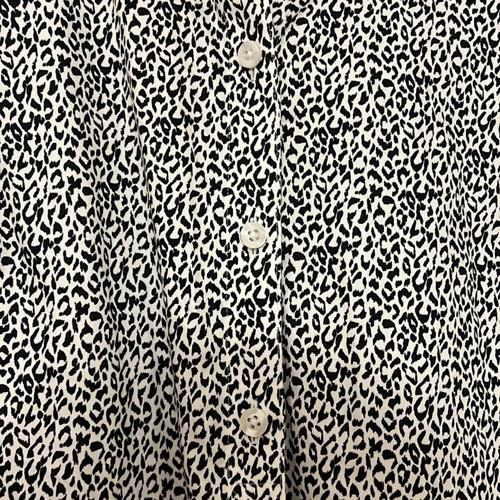 Chico’s sleeveless collared shirt animal print - Picture 3 of 4